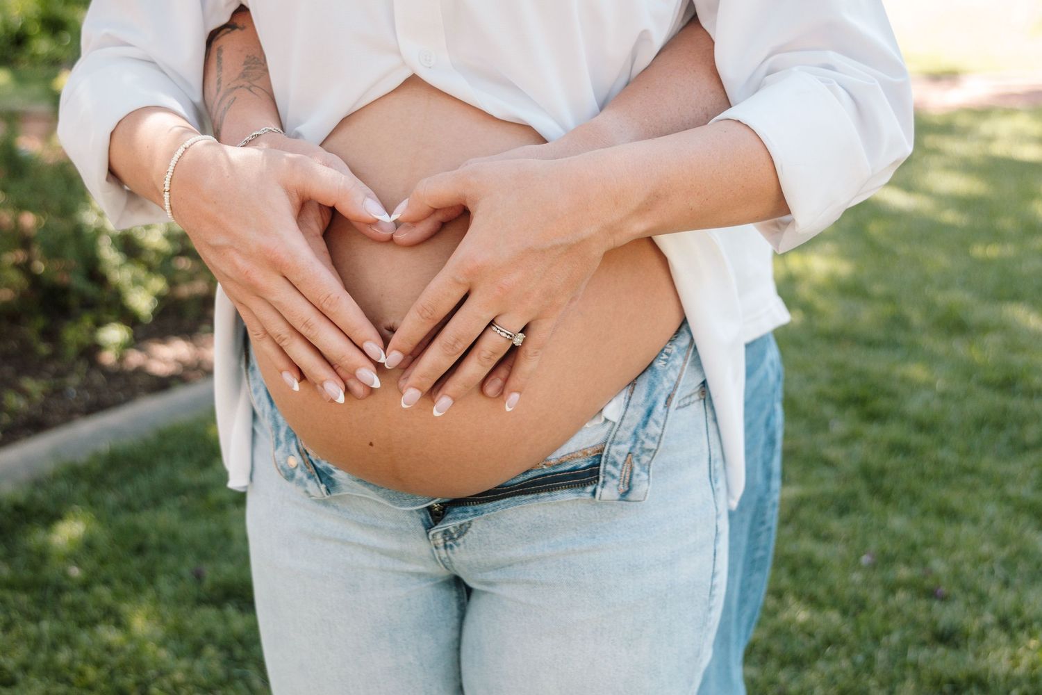 Outdoor maternity session in Southern Utah